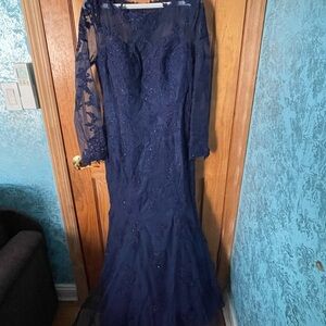 Elegant Navy Lace Evening Gown